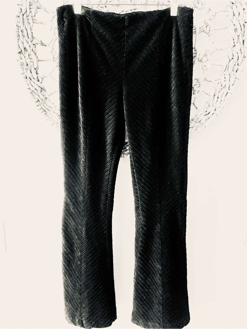 Free People women Cotton (67%)Black Ribbed Velvet Flare Pants. Great condition M